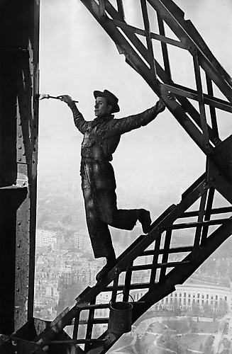 Painter of the Eiffel Tower, Paris, France
1953
Silver Gelatin Print