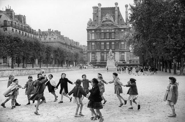 Jardin des Tuileries, Paris
1953
Silver Gelatin Print