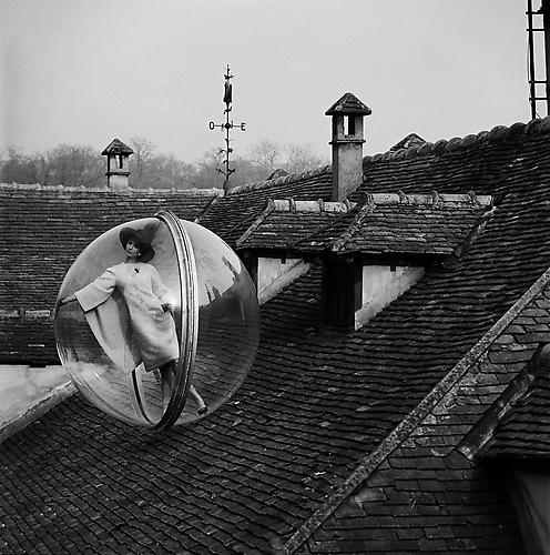 Rolling, Paris
1963
gelatin silver print