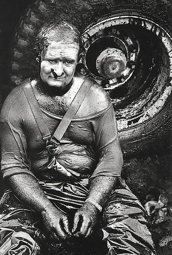 Greater Burhan Oil Field, Kuwait (Worker sitting covered in oil)
1991
gelatin silver print