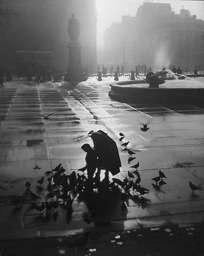 London, Trafalgar Square (Mother and Son with Birds)
1951
gelatin silver print
