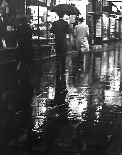 London, Charing Cross Road (Walking in rain on sidewalk)
1937
gelatin silver print