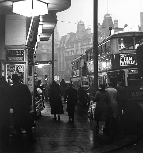 London, Astora Cinema, Charing Cross Road
1934
gelatin silver print