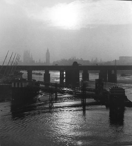 London, Thames
1952
gelatin silver print
