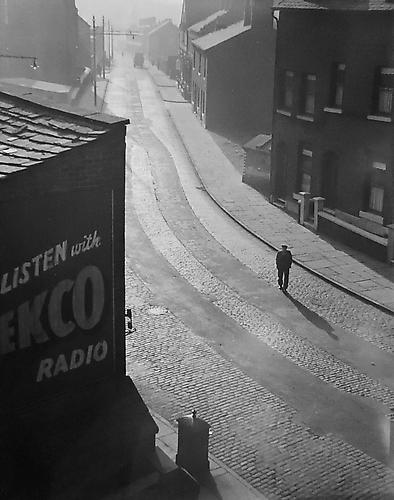 Oldham [Man walking]
1946
gelatin silver print