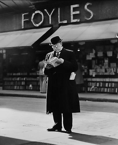 London, Charing Cross Road [Man reading]
1936
gelatin silver print