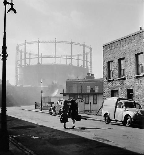 London [woman & child]
1958
gelatin silver print