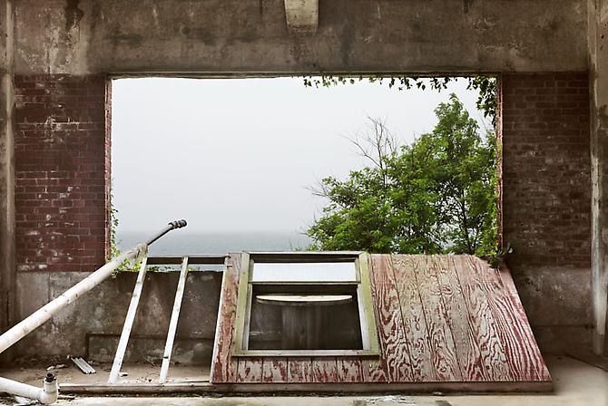 David S. Allee, Sound Warehouse (ed. 6, 2012)
Chromogenic Print
24h x 40w in (60.96h x 101.6w cm)