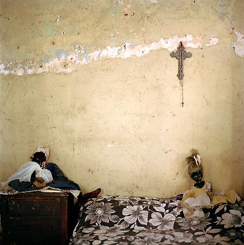 OLGA CHAGAOUTDINOVA | DOLLS ON THE BED | C-PRINT | 61 x 61 CENTIMETERS | 2007