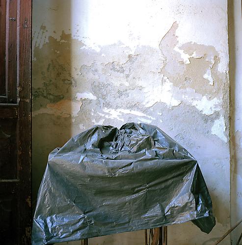 OLGA CHAGAOUTDINOVA | SEWING MACHINE | C-PRINT | 61 x 61 CENTIMETERS | 2007