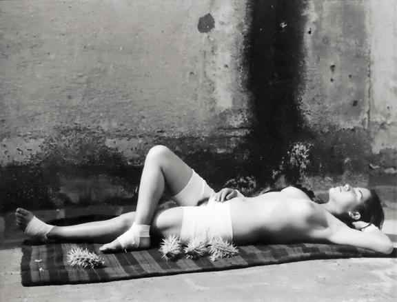 La Buena Fama Durmiendo
gelatin silver print
1938-89
printed circa 1980's - 90's