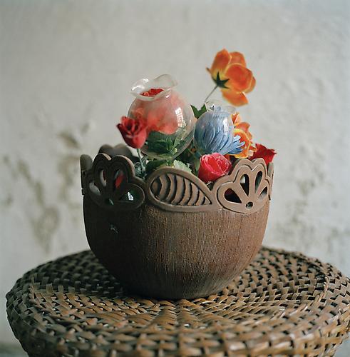 OLGA CHAGAOUTDINOVA | FLOWERS IN A WOOD VASE | C-PRINT | 61 x 61 CENTIMETERS | 2007
