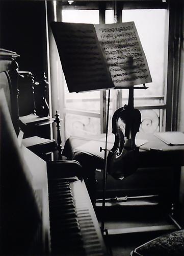 Mon Violin
1936
gelatin silver print