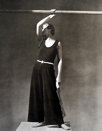 Simone Demara, Beachwear by Schiaparelli, Paris
1930
platinum/palladium print