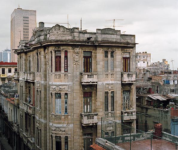 OLGA CHAGAOUTDINOVA | BUILD IN HAVANA #1 | C-PRINT | 61 x 61 CENTIMETERS | 2007