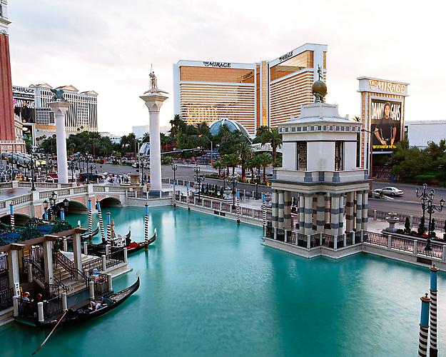 LAS VEGAS, NEVADA | RE-CREATIONAL SPACES | C-PRINT | 48 X 60 INCHES | 2005