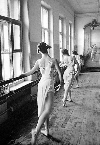 Bolshoi Ballet School, Moscow
1958
gelatin silver print