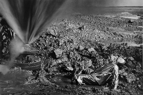 Fallen Worker, Greater Burhan Oil Field, Kuwait
1991
Gelatin silver print