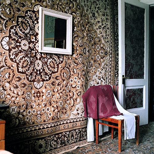 OLGA CHAGAOUTDINOVA | CARPET & MIRROR ON THE WALL | C-PRINT | 61 x 61 CENTIMETERS | 2006