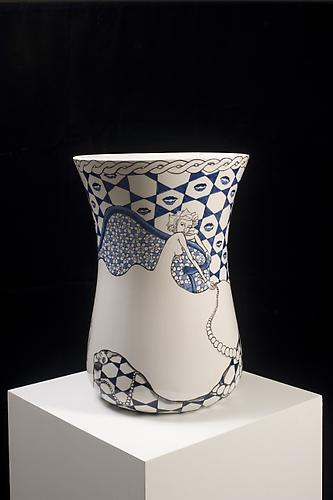 Elif Uras
Cover Up   2009
Iznikware, polychrome underglaze on fritware
12 in diameter, 20 in height