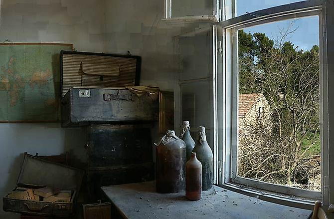  Room and Bottles , 2005
C-Print
26 x 39 inches (66 x 100 cm)
41 x 63 inches (104 x 160 cm)
Edition of 5