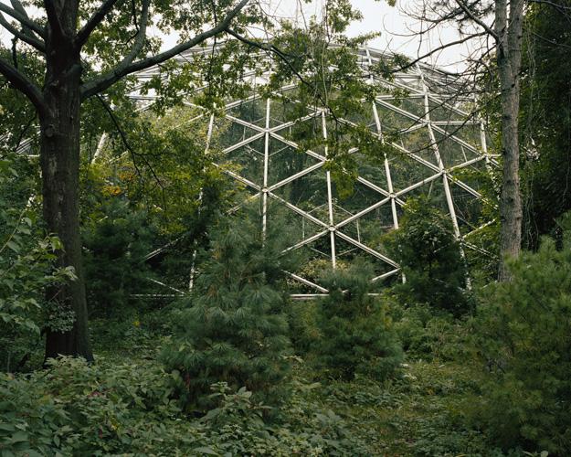  Aviary, Corona Park, Queens , 2005
Chromogenic color print
40 x 50 inches (102 x 127 cm)
Edition of 5
