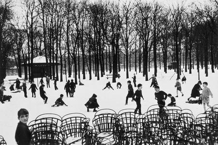 Premiere Neige Luxembourg
1947
gelatin silver print