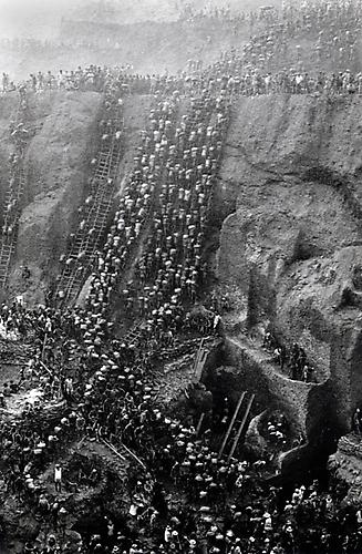 Gold Mine, Figure Eight, Brazil
1986
gelatin silver print
