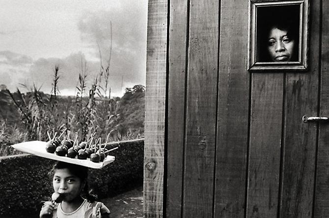 Guatemala [little girl carrying candy apples]
1978
gelatin silver print