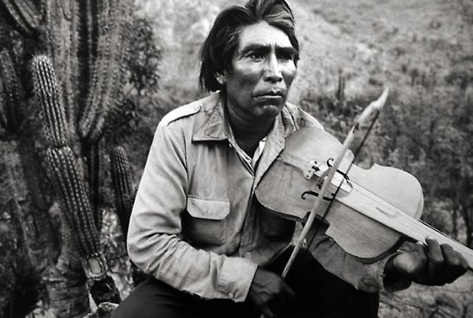 Mexico, Man with Violin
1984
gelatin silver print