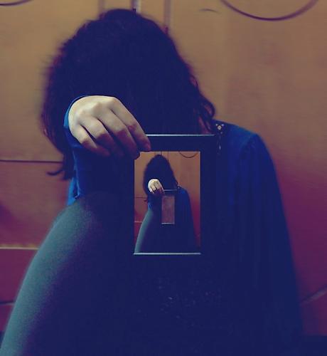  The Girl with No Memory (2011)  -  Enquire 
From the  52 Weeks  Series
Archival Print on Cotton Paper (Editions of 8)
51 x 56 cm