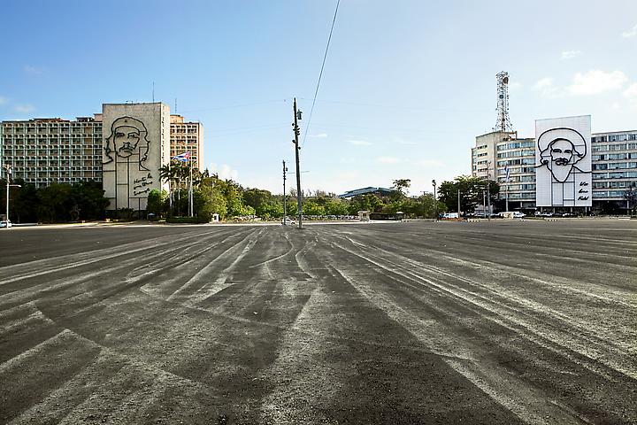 The Empty Plaza / La Plaza Vacia II (2012)
Digital Chromogenic Print; 26.13h x 39.5w in (66.37h x 100.33w cm); Edition of 3 with 1 AP