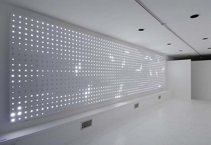 Leo Villareal
<i>Origin</i> (install 2)
2006
LEDs (light emitting diodes), circuitry, microcontrollers, aluminum and wood
80 x 320 x 3 inches