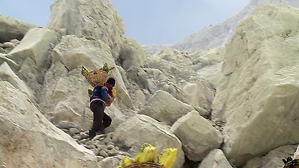 JANET BIGGS
A Step on the Sun (still)
2012, single channel video, 9 minutes 5 seconds, ed 5 + 2 AP
