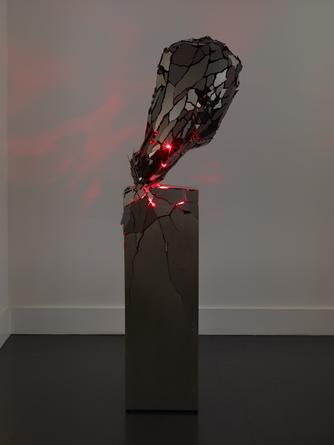 Broken Heart, 2014
Black mirror finished stainless steel, steel, LEDs
62 1/2 x 20 x 20 inches
Edition of 5
SGI2771