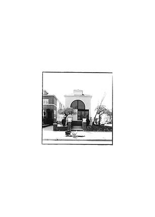 Untitled, from the series My Trip to New York, 1984-86
Gelatin silver print
8 x 6 inches (20.3 x 15.2 cm)
Edition 4/6, 2 AP