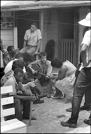 Bob Dylan behind the SNCC office, Greenwood, Mississippi, 1963