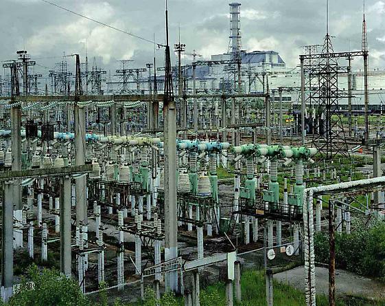 High voltage power lines and transformers, 2001