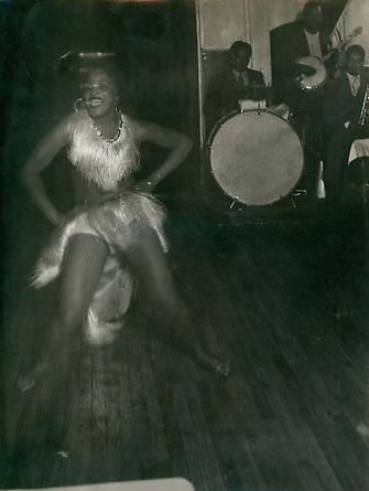 Gisèle a La Boule Blanche, Montparnasse, Paris, c. 1932