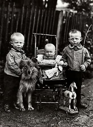 August Sander
Farm Children, 1913
© SK-Stiftung Kultur - August Sander Archiv VG-Bild Kunst, Bonn