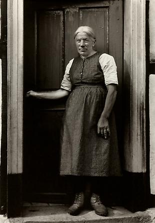 August Sander 
Farmer’s Wife, c. 1932
© SK-Stiftung Kultur – August Sander Archiv VG-Bild Kunst, Bonn