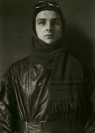 August Sander 
Aviator, 1920
© SK-Stiftung Kultur – August Sander Archiv VG-Bild Kunst, Bonn