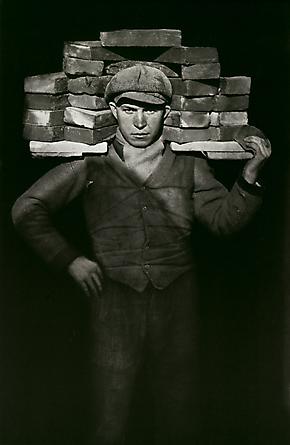 August Sander 
Bricklayer, 1928
© SK-Stiftung Kultur – August Sander Archiv VG-Bild Kunst, Bonn