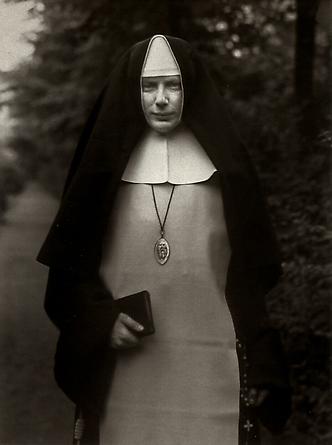 August Sander 
Nun, 1921
© SK-Stiftung Kultur – August Sander Archiv VG-Bild Kunst, Bonn