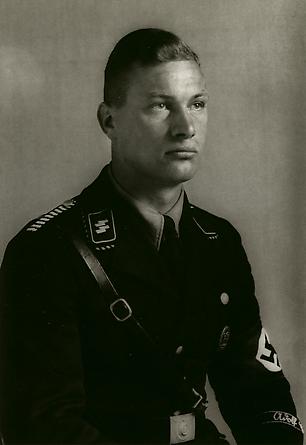 August Sander 
Member of Hitler's SS Bodyguard, c. 1940
© SK-Stiftung Kultur – August Sander Archiv VG-Bild Kunst, Bonn