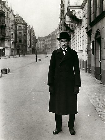 August Sander
Painter [Anton Räderscheidt], 1926
© SK-Stiftung Kultur - August Sander Archiv VG-Bild Kunst, Bonn