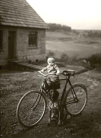 August Sander
Forester's Child, Westerwald, 1931
© SK-Stiftung Kultur - August Sander Archiv VG-Bild Kunst, Bonn