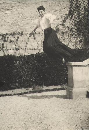Bichonnade in Flight, 1905 [#2]