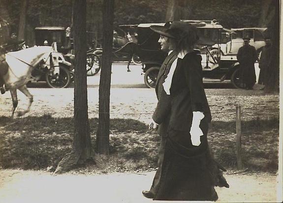Juliette Clarens, Avenue des Acaciasm 19 Aoril 1912 [JHL 639]