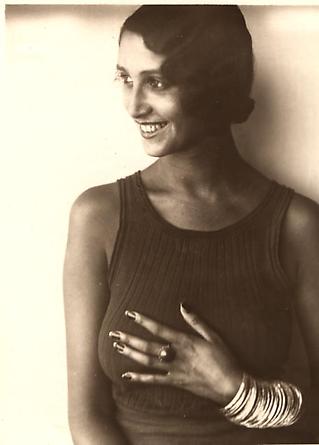 Renee Perle, Half-Portrait in Sleeveless Top, 1930-32 [JHL 016]